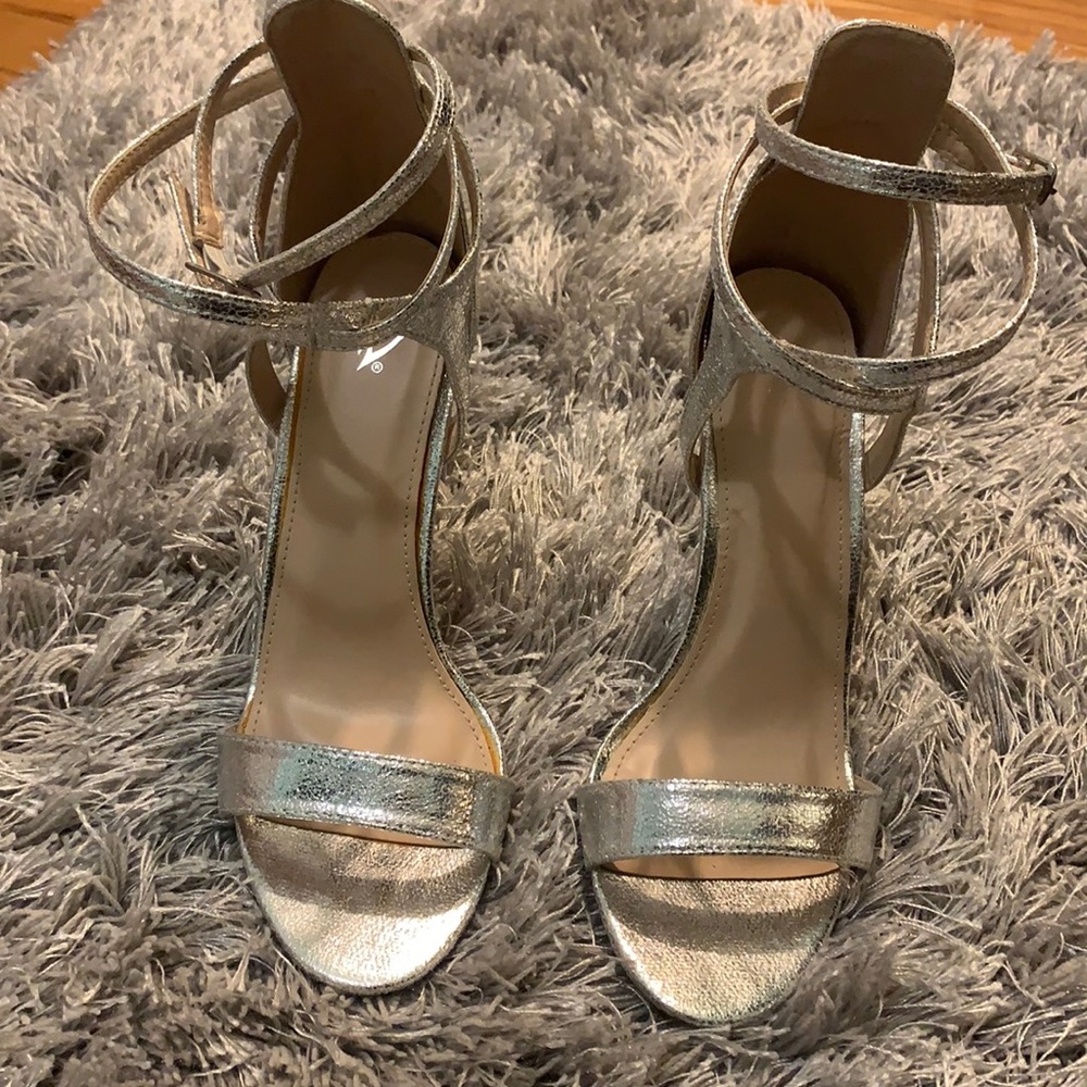 Silver pebbled texture strappy sandals